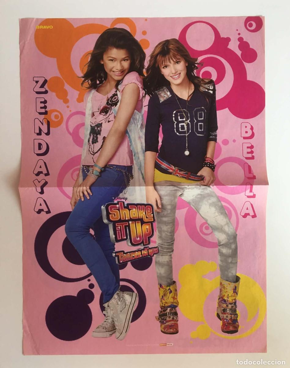 Coleccionismo de carteles: Zendaya & Bella Thorne Shake It Up / Victorious Double-Sided Poster A3 - Bravo Magazine Germany