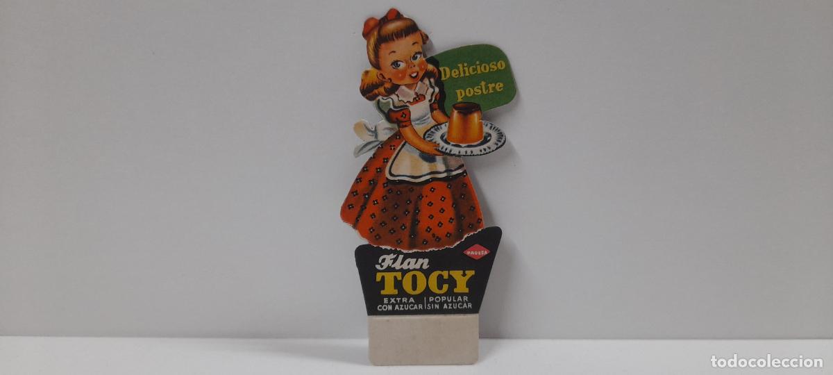 Coleccionismo de carteles: FLAN TOCY - DELICIOS POSTRE . PEQUE&Ntilde;O ANUNCIO PUBLICITARIO EN CARTON TROQUELADO . ORIGINAL A&Ntilde;OS 50