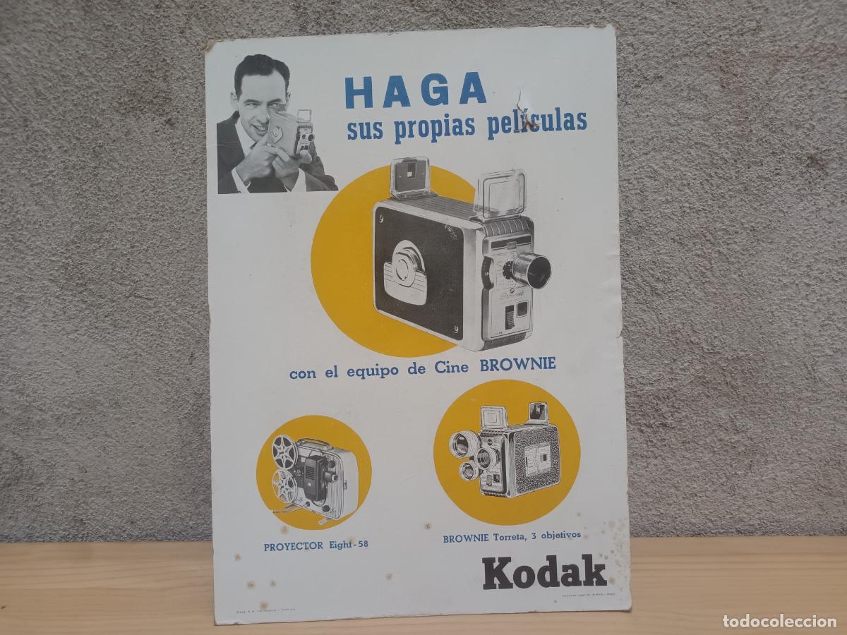 Coleccionismo de carteles: CARTEL CARTON PUBLICIDAD EQUIPO CINE BROWNIE, PROYECTOR EIGHT 58 Y TORRETA 3 OBJETIVOS KODAK 1960