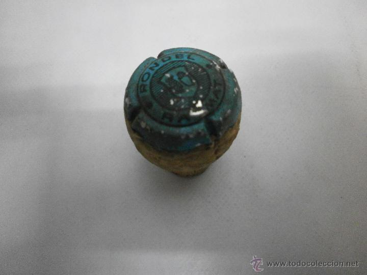 Coleccionismo de cava: ANTIGUA CHAPA CAVA RONDEL RAYMAT AZUL CON CORCHO