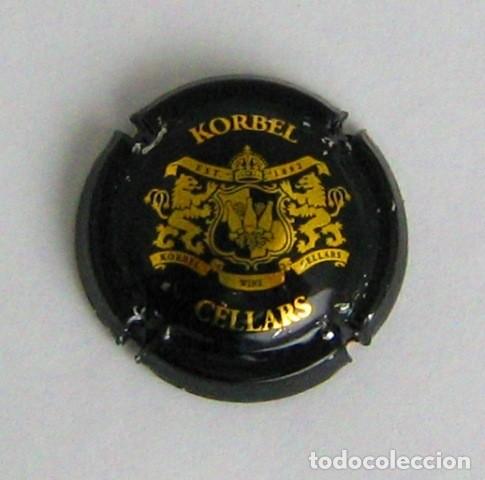 Coleccionismo de cava: D50 CHAPA CAVA RARA KORBEL CELLLARS CON ESCUDO DE ARMAS CON DOS LEONES A LOS LADOS