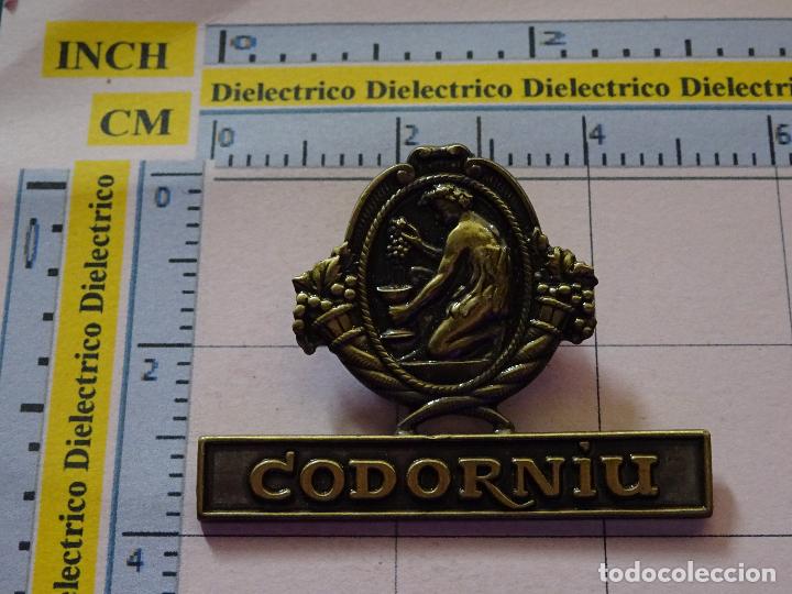Coleccionismo de cava: INSIGNIA BROCHE DE BEBIDAS. CAVA CODORNIU. - Foto 1