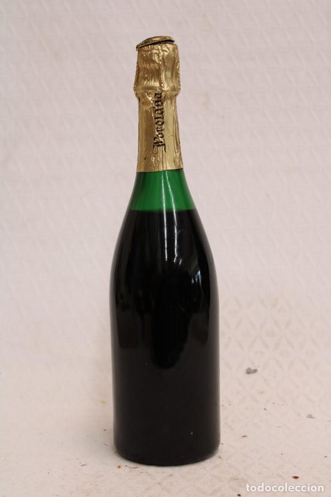 Coleccionismo de cava: BOTELLA DE CAVA PRELADA. CON CHAPA ANTIGUA - Foto 1