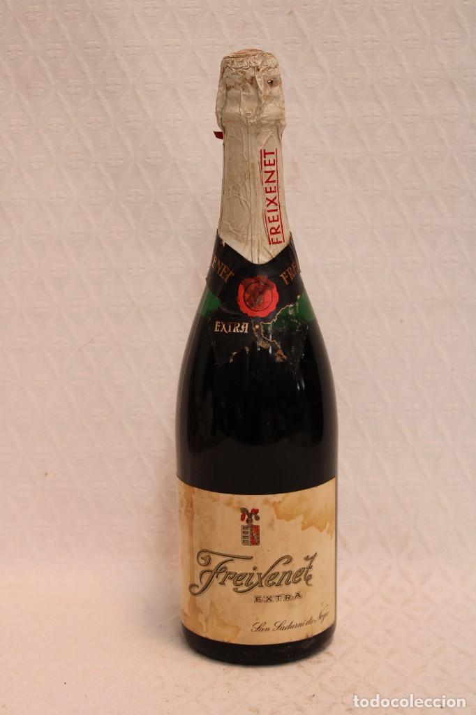 Coleccionismo de cava: ANTIGUA BOTELLA DE CAVA FREIXENET. EXTRA. SIN ABRIR. - Foto 1