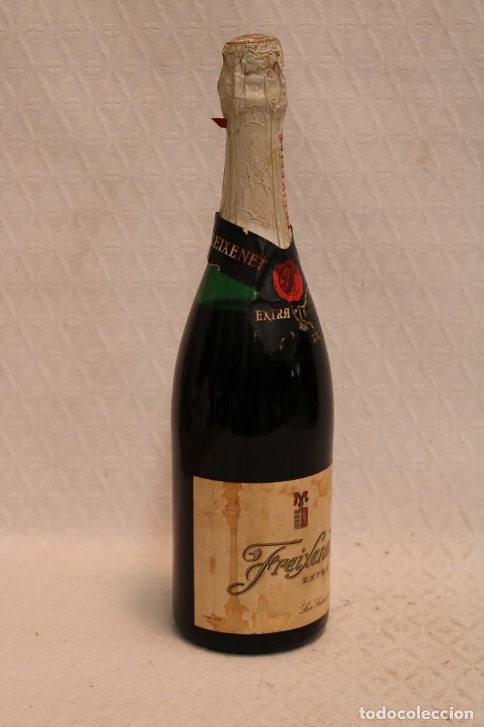 Coleccionismo de cava: ANTIGUA BOTELLA DE CAVA FREIXENET. EXTRA. SIN ABRIR. - Foto 2