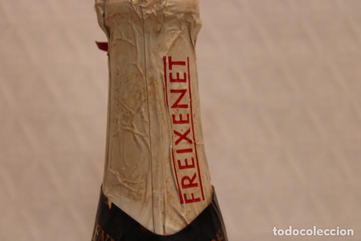 Coleccionismo de cava: ANTIGUA BOTELLA DE CAVA FREIXENET. EXTRA. SIN ABRIR. - Foto 3