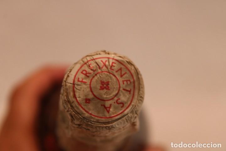 Coleccionismo de cava: ANTIGUA BOTELLA DE CAVA FREIXENET. EXTRA. SIN ABRIR. - Foto 6