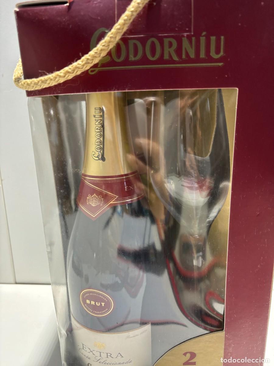 Coleccionismo de cava: 2 BOTELLAS CODORNIU CON DOS COPAS OBSEQUIO - Foto 2