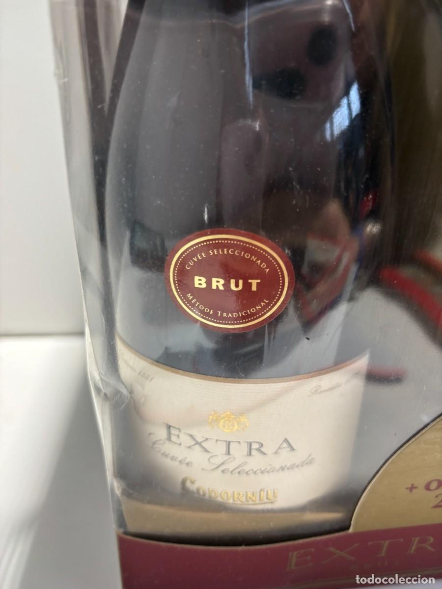 Coleccionismo de cava: 2 BOTELLAS CODORNIU CON DOS COPAS OBSEQUIO - Foto 3
