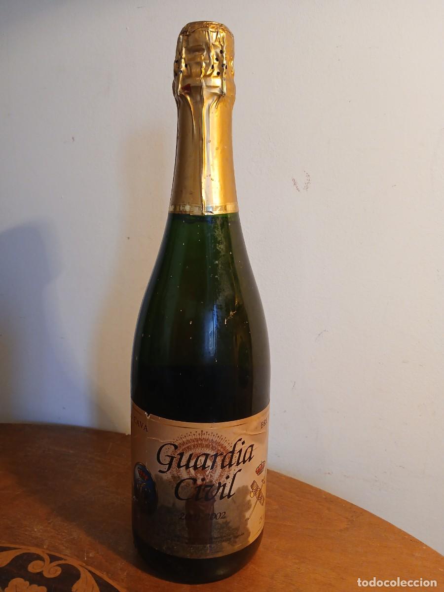 Coleccionismo de cava: Botella de cava Homenaje a la Guardia Civil Espa&ntilde;ola 2001 - 2002