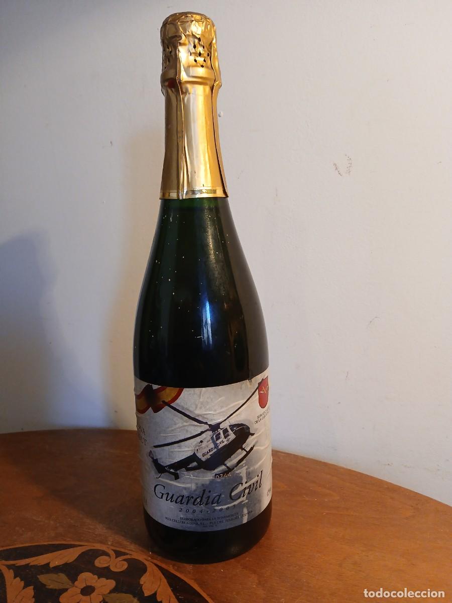Coleccionismo de cava: Botella de Cava 75 cl Homenaje a la Guardia Civil Espa&ntilde;ola 2004 - 2005