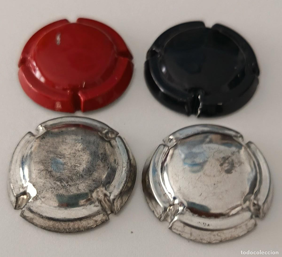 Coleccionismo de cava: 4 Chapas o placas. Cava Genericas. Lisas. Roja, negra, dos plateadas.