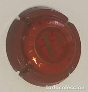 Collectionnisme de cava: PLACA DE CAVA VALLFORMOSA CON LA LETRA V Y VARIOS TONOS DE ROJO