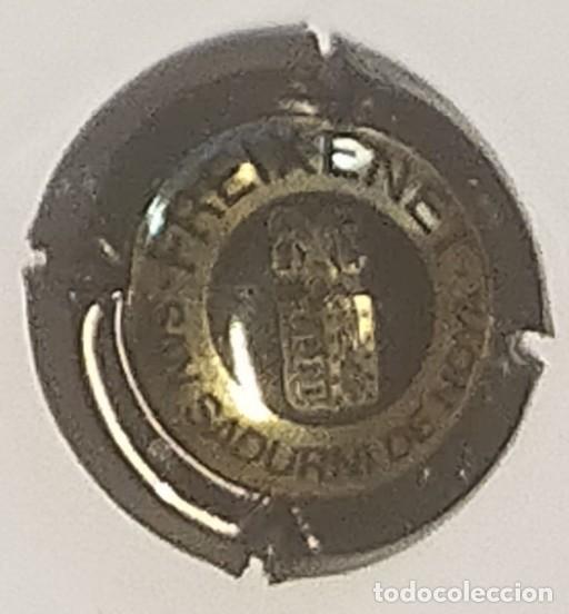Collectionnisme de cava: PLACA DE CAVA DE FREIXENET CON EL LOGO ANTIGUO ESCUDO DORADO SOBRE FALDON NEGRO