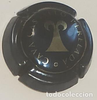 Collectionnisme de cava: placa de cava de castillo de perelada con logo en dorado sobre fondo azul