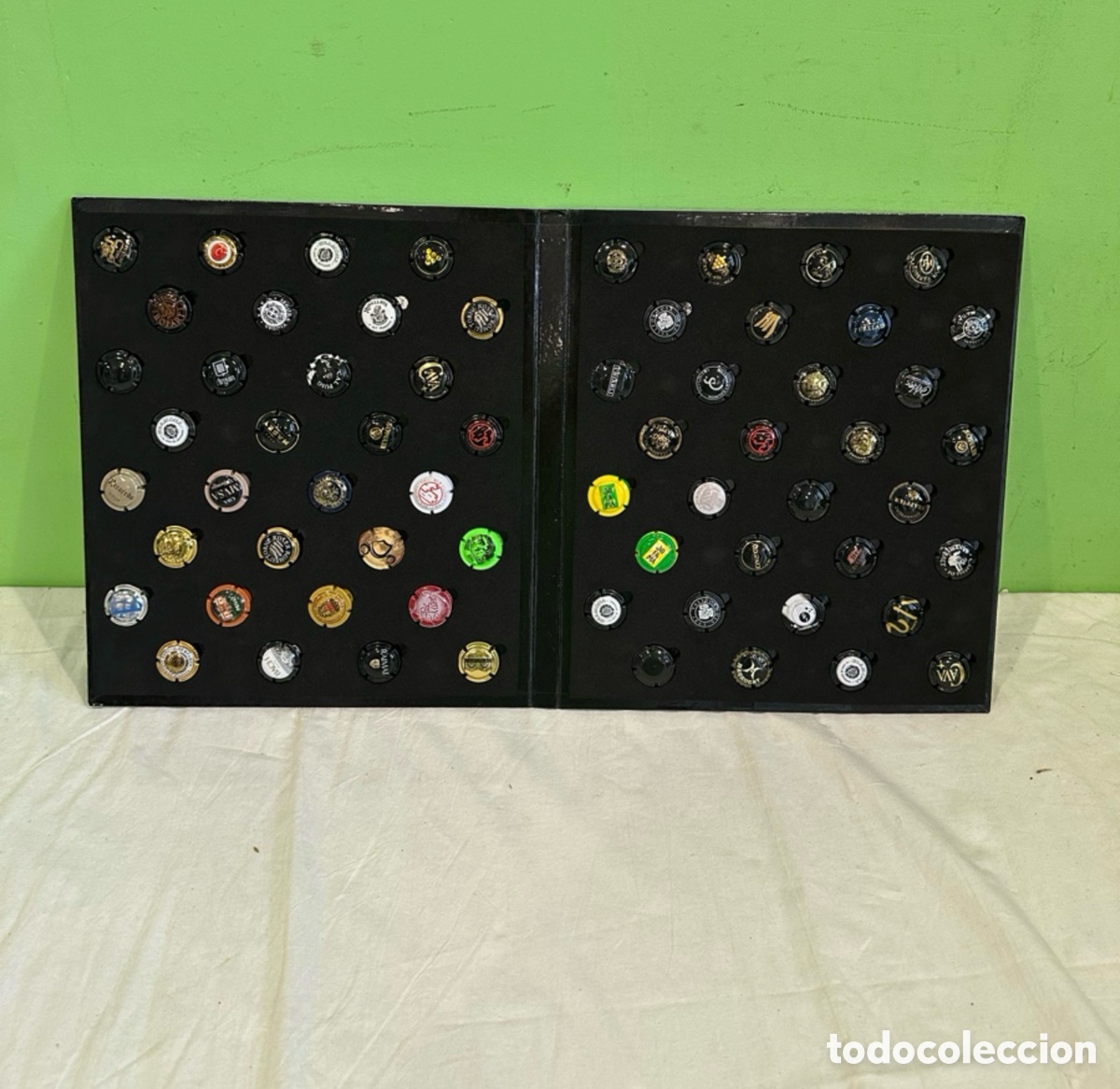 Collectionnisme de cava: Lote colecci&oacute;n chapas cava y bebidas en &aacute;lbum clasificador Leuchtturm
