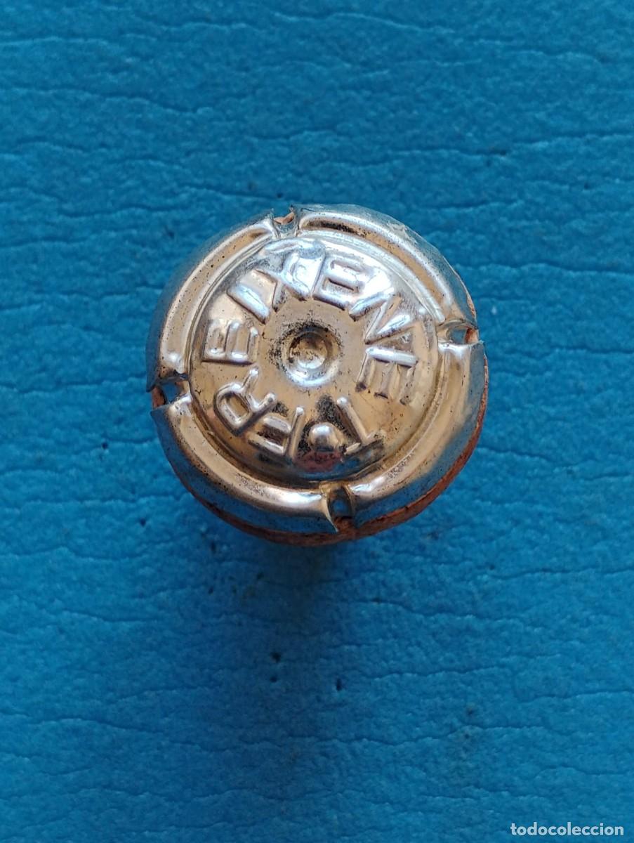 Coleccionismo de cava: ANTIGUA PLACA DE CAVA FREIXENET CON SU TAPON ORIGINAL - (ESTAMPADA)