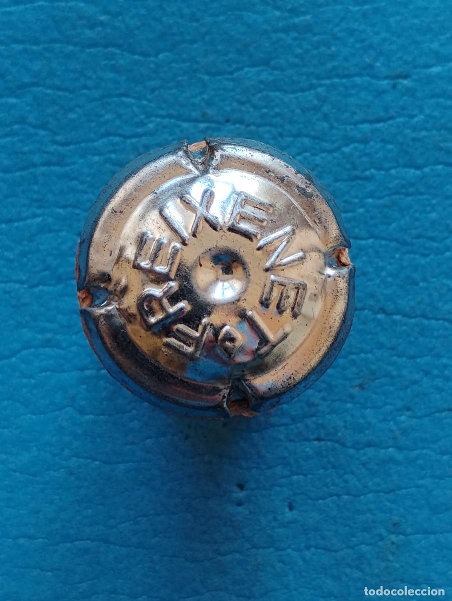 Coleccionismo de cava: ANTIGUA PLACA DE CAVA FREIXENET CON SU TAPON ORIGINAL - (ESTAMPADA)