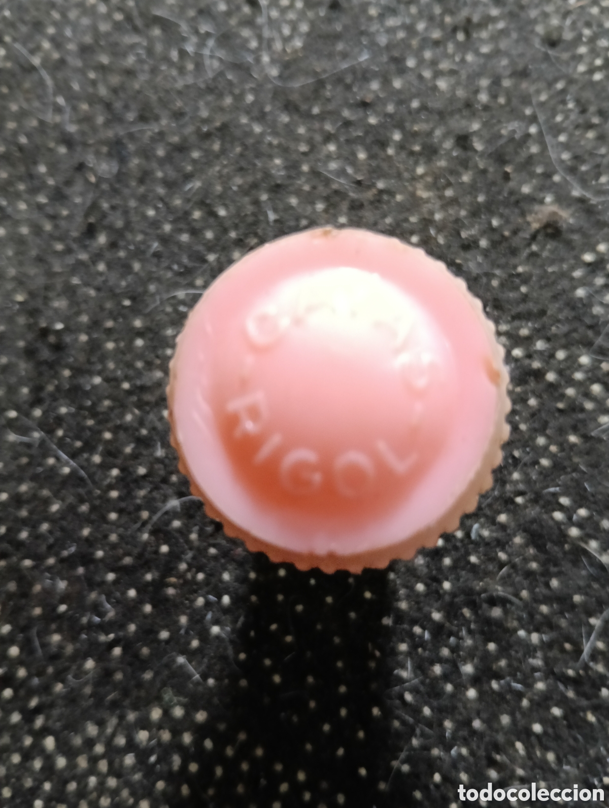 Coleccionismo de cava: Top&oacute;n de cava Rigol en pl&aacute;stico rosado, buen estado