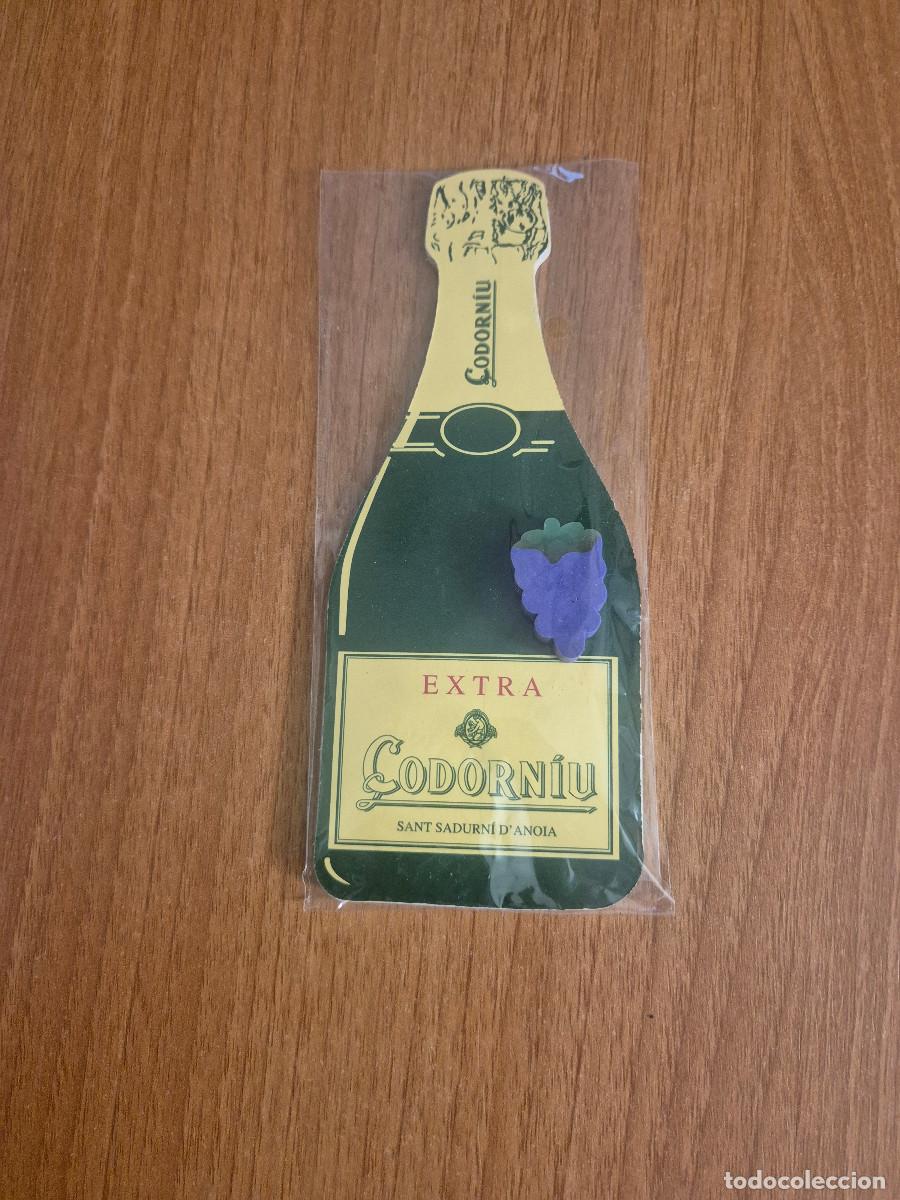 Coleccionismo de cava: CODORNIU LIBRETA FORMA DE BOTELLA. - Foto 1