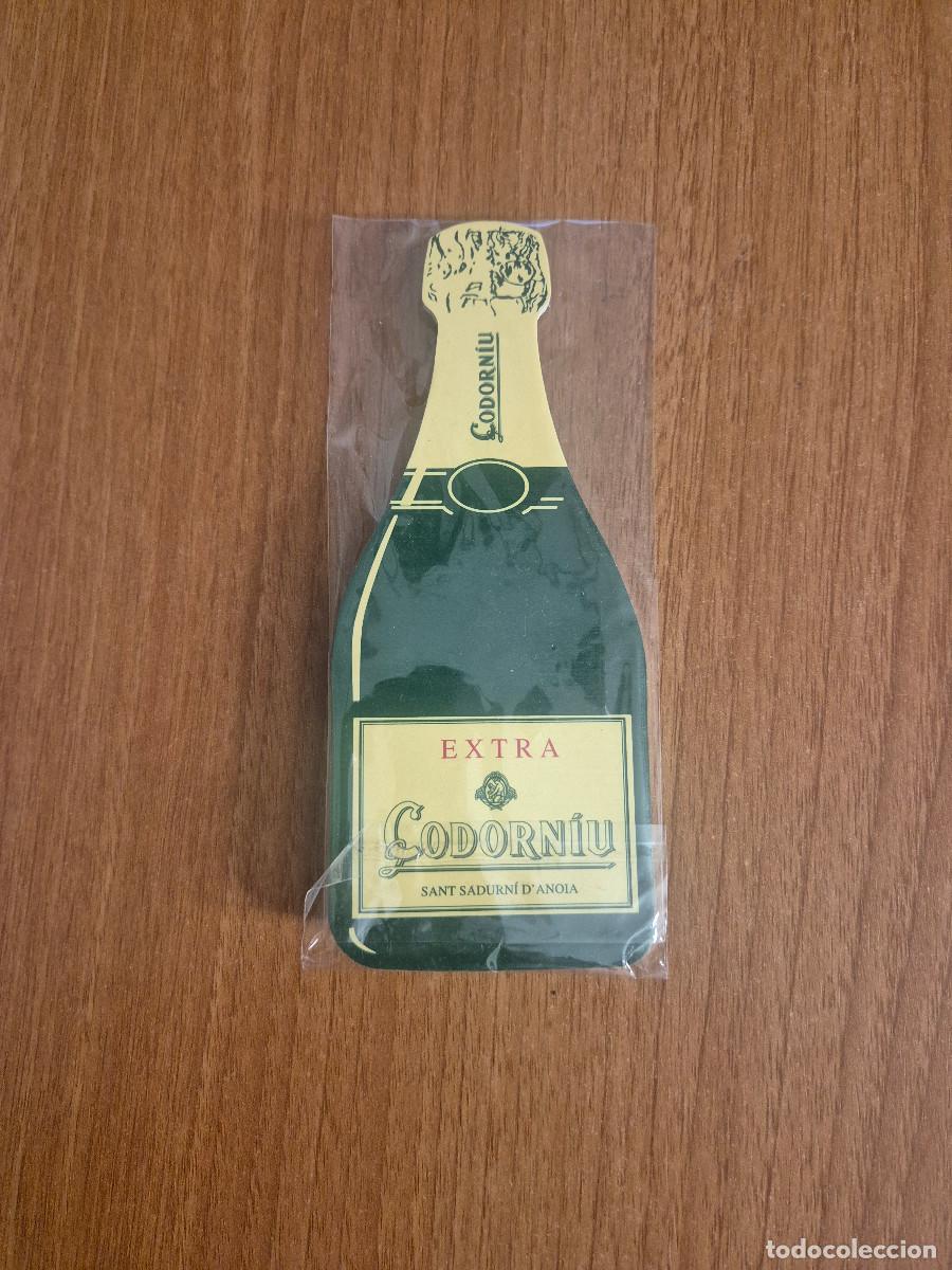 Coleccionismo de cava: CODORNIU LIBRETA FORMA DE BOTELLA. - Foto 2