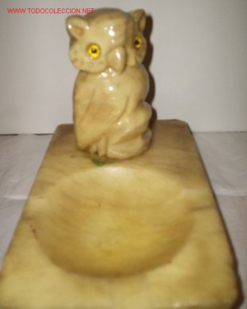 Ceniceros: Bonito cenicero de piedra de alabastro con b&uacute;ho, Austria, todo tallado a mano 17,5 x 12,00 de alto