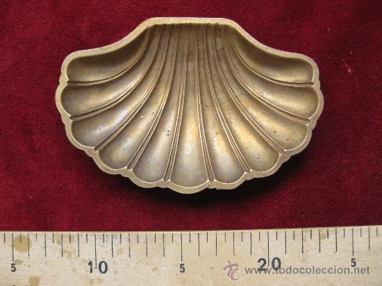 Cinzeiros: VACIABOLSILLOS O CENICERO EN FORMA DE CONCHA EN BRONCE