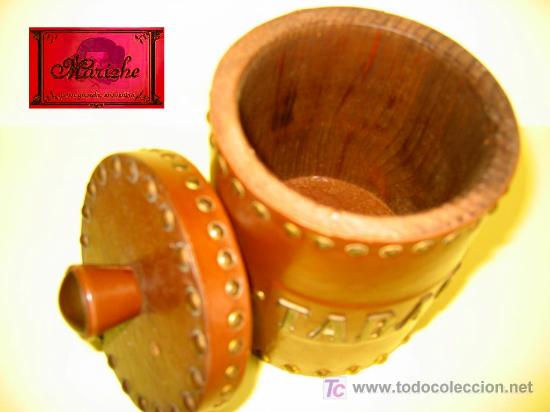 Ceniceros: BOTE PARA EL TABACO DE PIPA EN CUERO Y MADERA CLAVETEADA - Foto 1