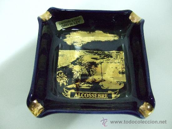 Ceniceros: CENICERO PORCELANA AZUL DECORADO A MANO ORO DE LEY - MARCADO ANGULO-ARANDA DE DUERO-ALCOSSEBRE - 8x8
