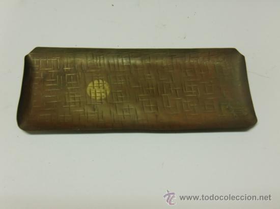 Ceniceros: Cenicero de metal, repujado - Foto 1