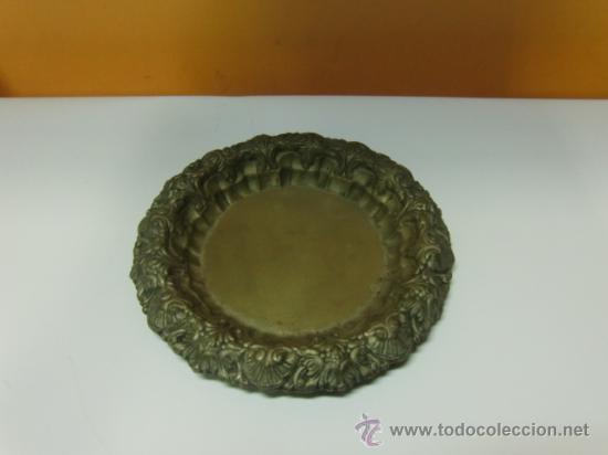 Ceniceros: Cenicero de lat&oacute;n