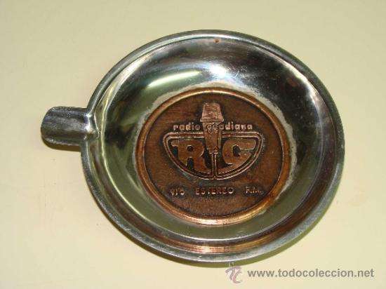Ceniceros: ANTIGUO CENICERO DE METAL DE RADIO GUADIANA RG 91,5 ESTEREO FM. EXTREMADURA. 10,5 CM.