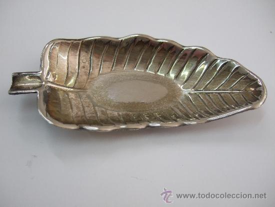 Ceniceros: CENICERO DE ALPACA PLATEADA - EN FORMA DE HOJA - 10X4,5