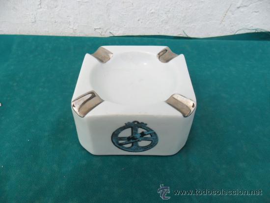 Ceniceros: cenicero de porcelana