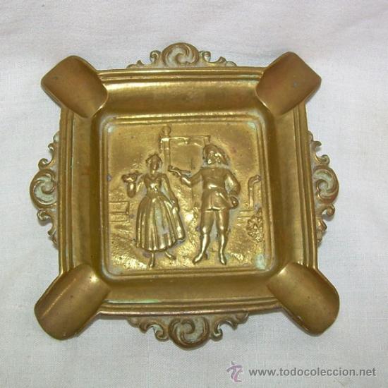 Ceniceros: ANTIGUO CENICERO DE BRONCE CON RELIEVE - TEMA ROM&Aacute;NTICO