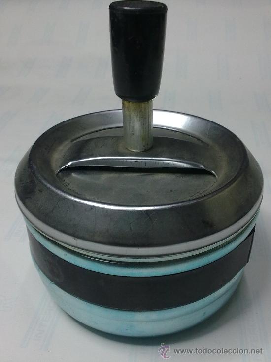 Ashtrays: CENICERO DE ALUMINIO A&Ntilde;OS 60