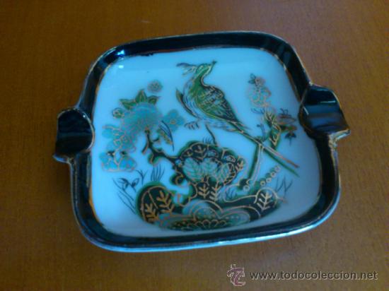 Ashtrays: Antiguo cenicero de porcelana fina, pintado a mano y sellado ( oriental )