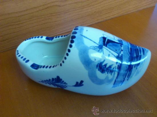 Ceniceros: Antiguo cenicero en porcelana holandesa firmada