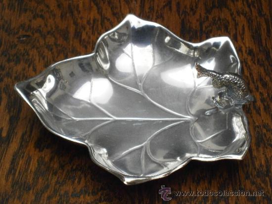 Ashtrays: Cenicero con trit&oacute;n