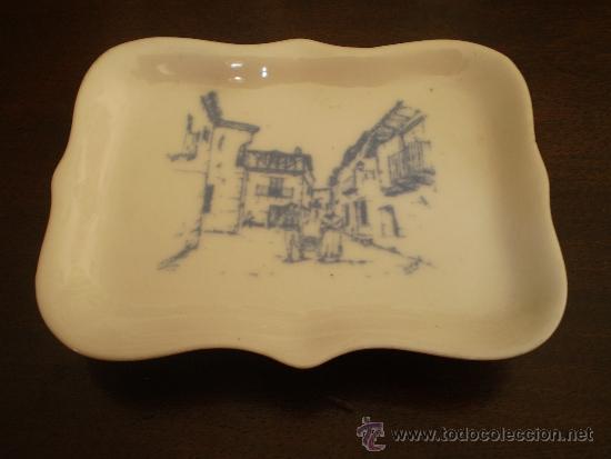 Ashtrays: CENICERO DE PORCELANA FIRMADO TITO
