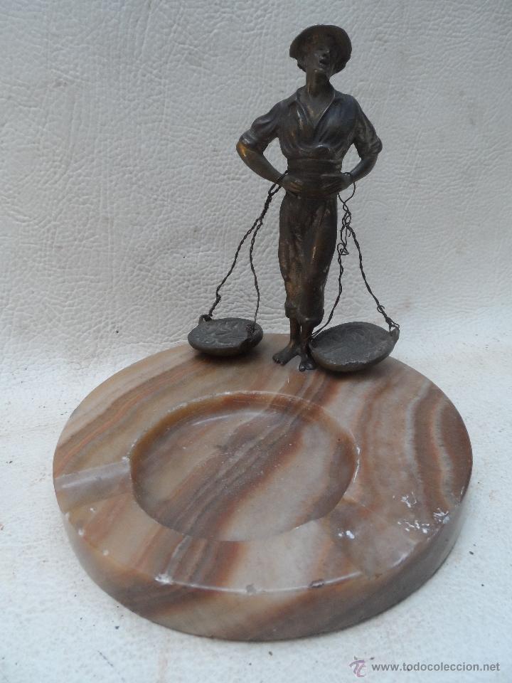Ashtrays: figura bronce montado sobre marmol comerciante