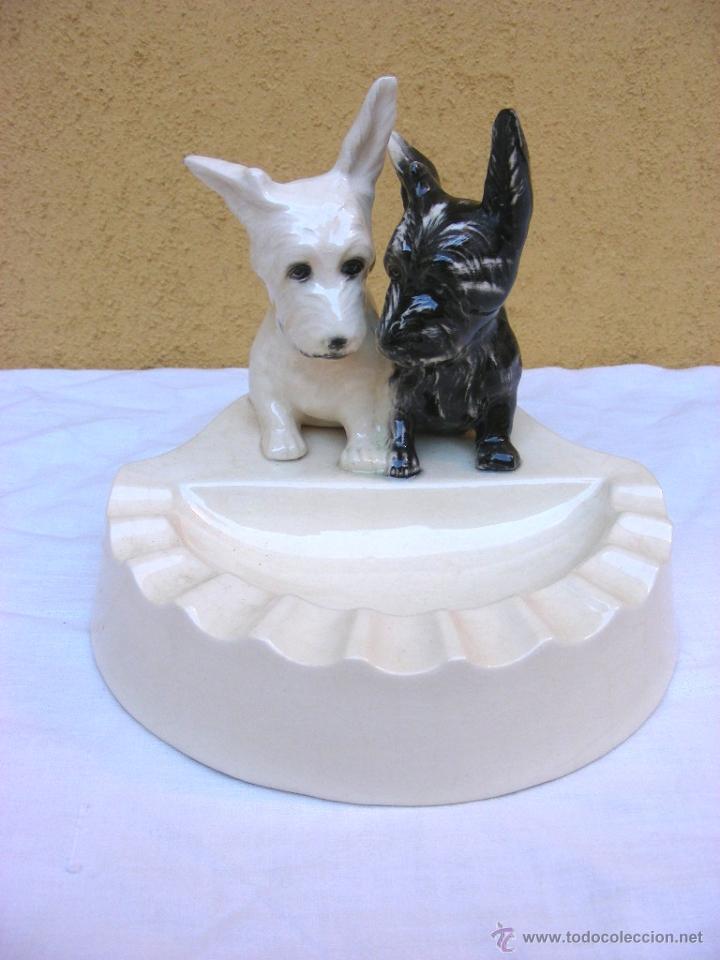 Ashtrays: Cenicero de porcelana tipo art dec&oacute;