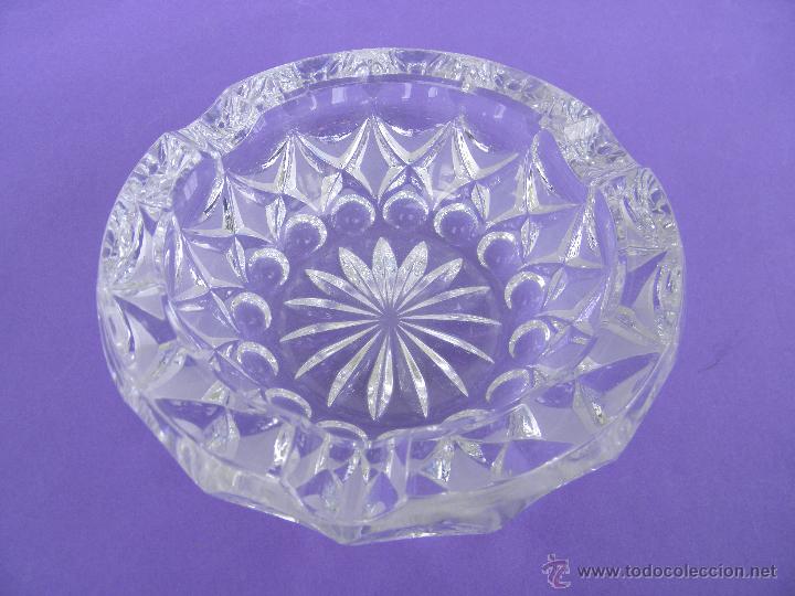Ceniceros: Antiguo cenicero de cristal esmerilado y pulido de 14 cm di&aacute;metro