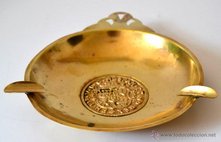 Ashtrays: ANTIGUO CENICERO LATON * SELLO HERALDICO EN RELIEVE * REX PHILIP V * 23CM