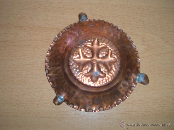 Ceniceros: Cenicero antiguo de lat&oacute;n - Foto 3