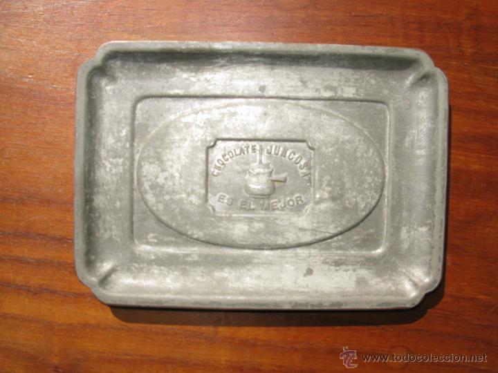 Ashtrays: cenicero de la marca de chocolates juncosa - es el mejor- muy bonito de esta&ntilde;o embutido