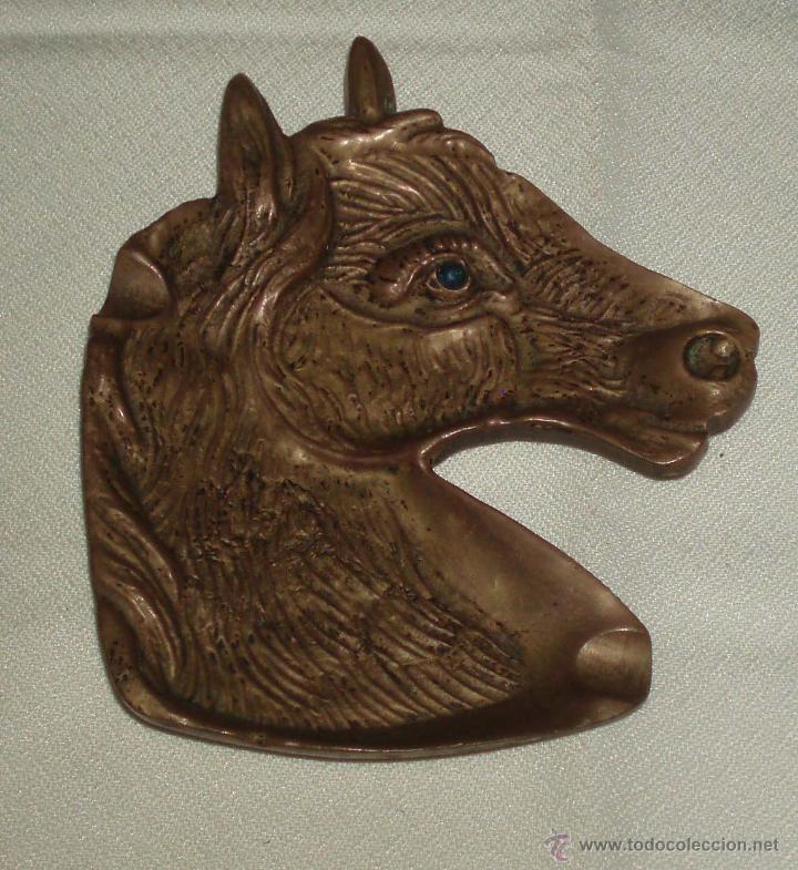 Ceniceros: cenicero  cabeza de caballo en metal - Foto 1
