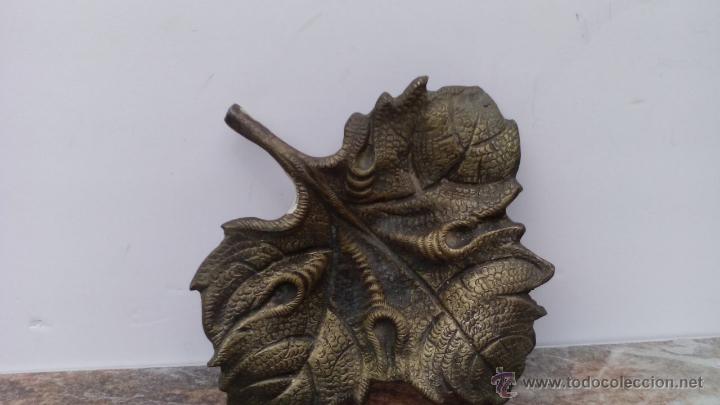 Ashtrays: CENICERO DE BRONCE CON FORMA DE HOJA DE PARRA
