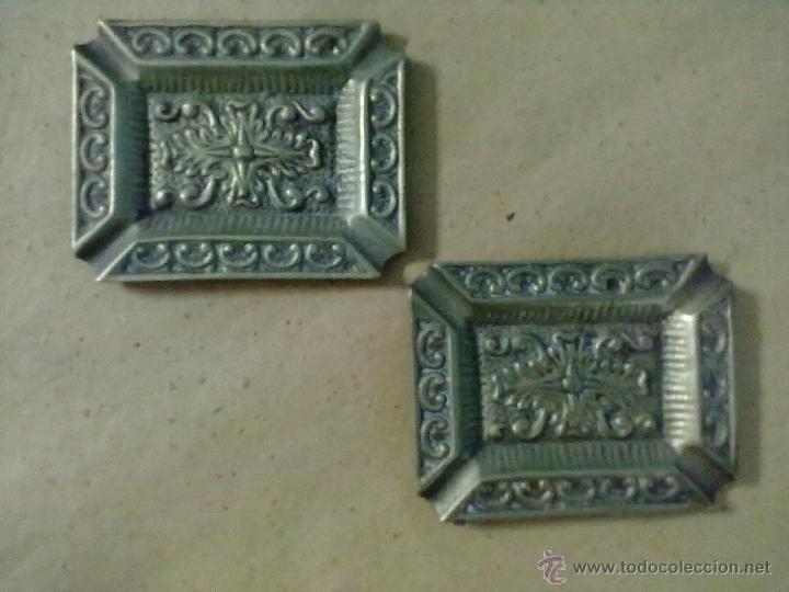 Ashtrays: DOS PEQUE&Ntilde;OS CENICEROS DE BRONCE