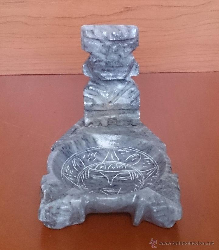Ceniceros: Cenicero antiguo en cuarzo lechoso con imagen del dios Wiracocha tallado a mano .